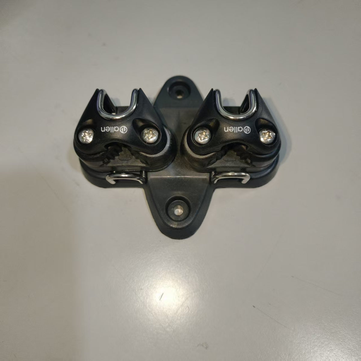 Harken vang body lower