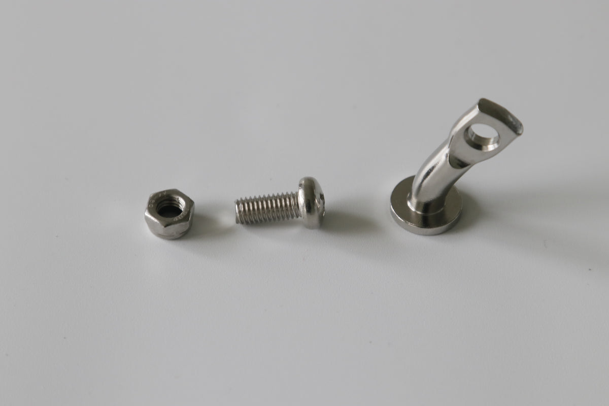 Curved vang key