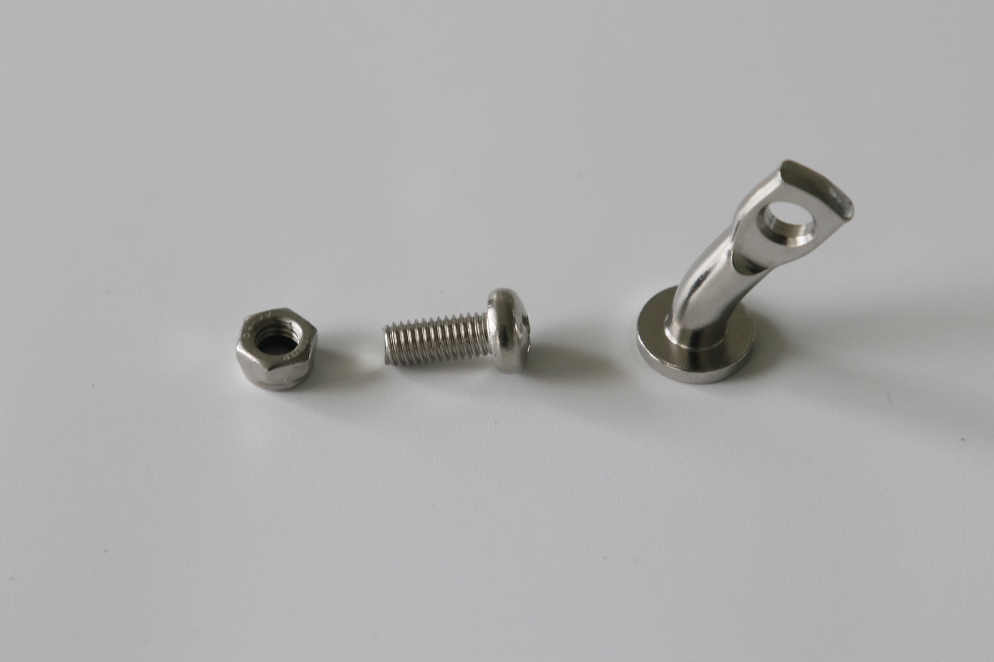 Curved vang key